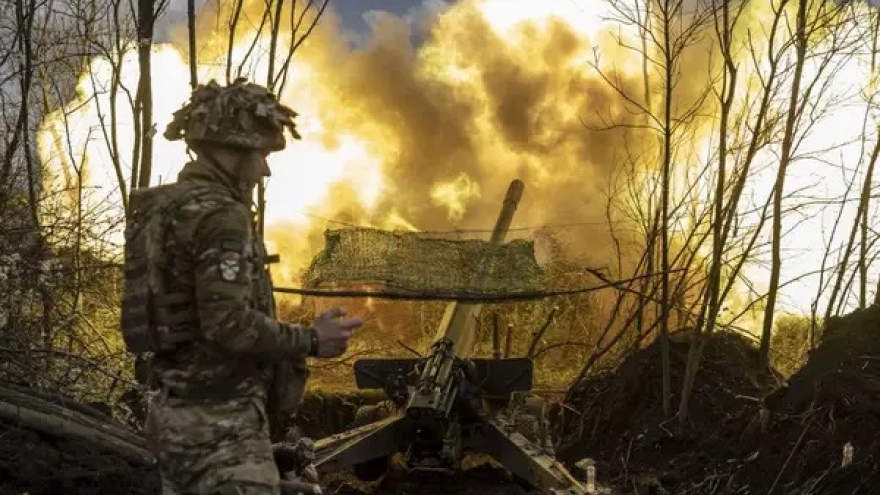 Nga tập kích cứ điểm Ukraine, Kiev ồ ạt tấn công kho vũ khí và doanh trại Nga